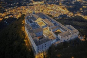 Accanto all'autostrada al centro tra Roma e Napoli, Pontecorvo